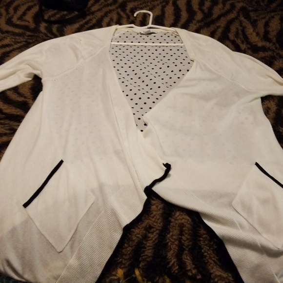 Lightweight spring white and polka dot sweater - Picture 2 of 3